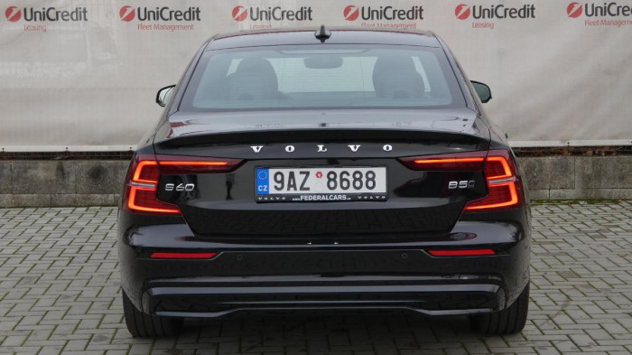 Volvo S60 B5 AWD Ultimate Dark na operativní leasing