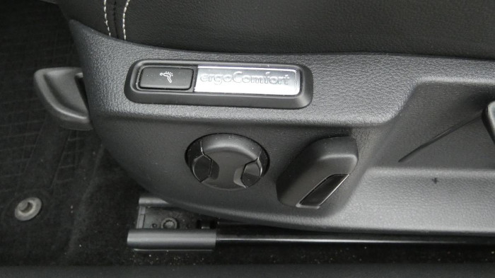 Volkswagen Passat Variant 2.0 TDI DSG 4 x 4 Ele na operativní leasing