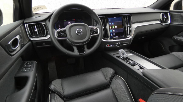 Volvo S60 B5 AWD Ultimate Dark na operativní leasing