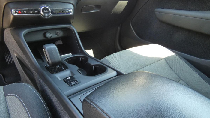 Volvo XC40 T3 FWD Momentum na operativní leasing