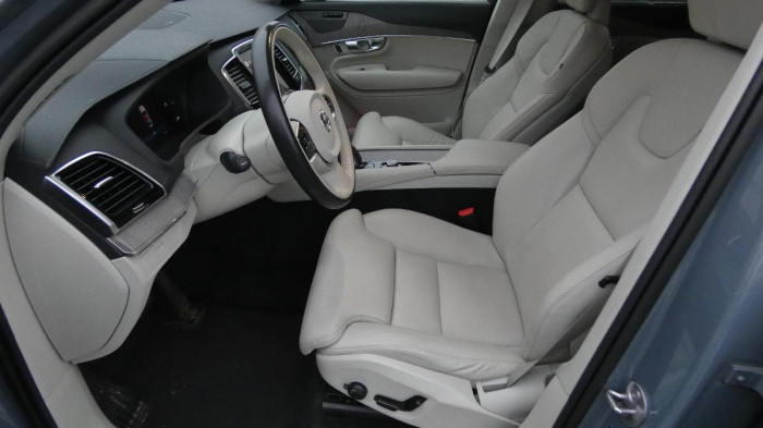 Volvo XC90 B5 AWD Drive-E Plus Bright na operativní leasing