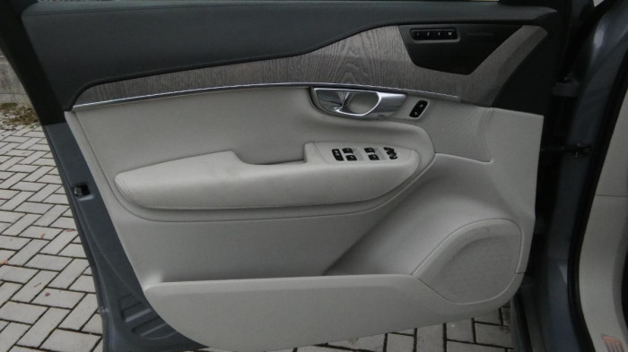 Volvo XC90 B5 AWD Drive-E Plus Bright na operativní leasing