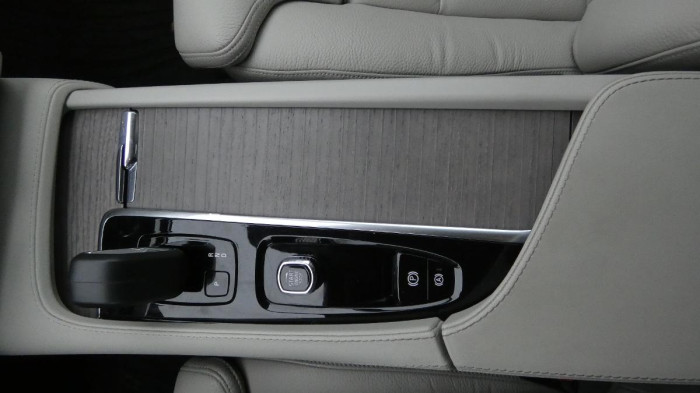 Volvo XC90 B5 AWD Drive-E Plus Bright na operativní leasing