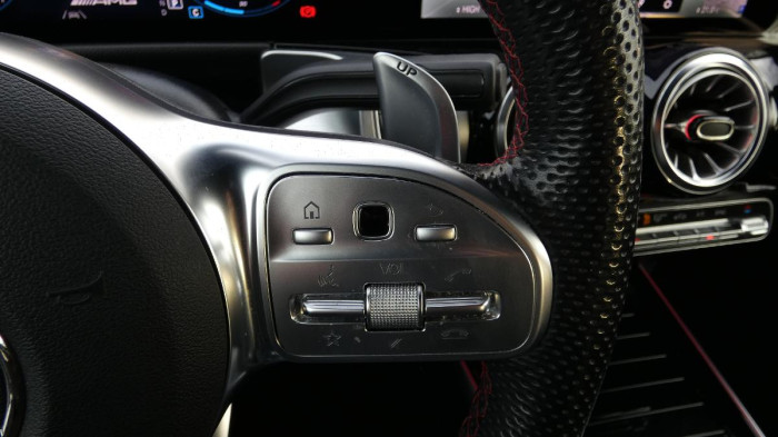 Mercedes-Benz GLB 35 4MATIC AMG na operativní leasing