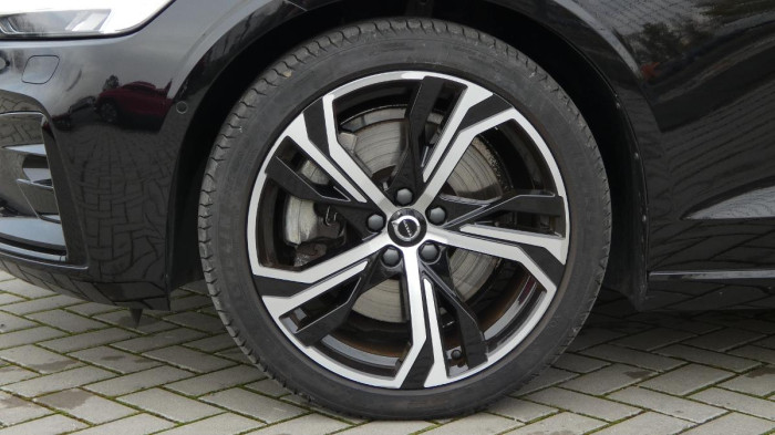 Volvo S60 B5 AWD Ultimate Dark na operativní leasing