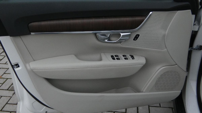 Volvo V90 B4 Drive-E AWD aut. Cross Coun na operativní leasing