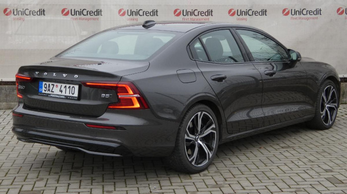 Volvo S60 B5 AWD Ultimate Dark na operativní leasing