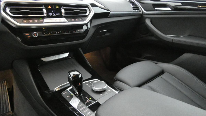 BMW X3 2.0 xDrive20i AT Advantage na operativní leasing