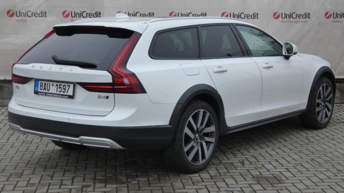 Volvo V90 B4 Drive-E AWD aut. Cross Coun na operativní leasing
