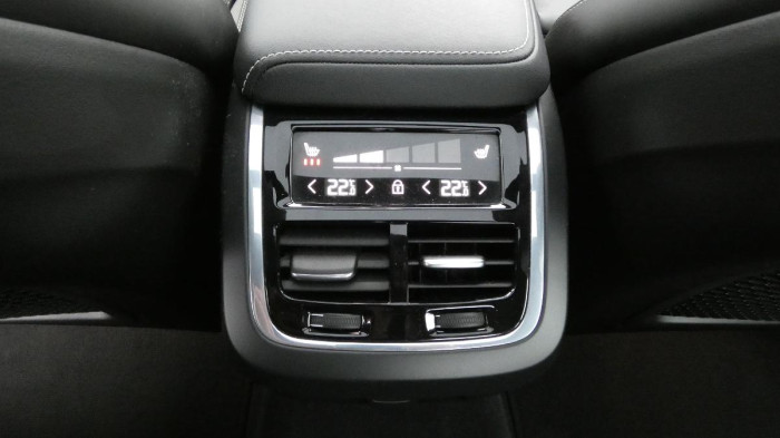 Volvo S60 B5 AWD Ultimate Dark na operativní leasing