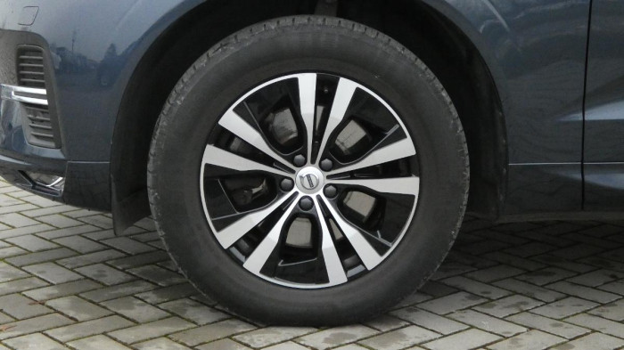 Volvo XC60 B4 AWD Momentum Pro na operativní leasing