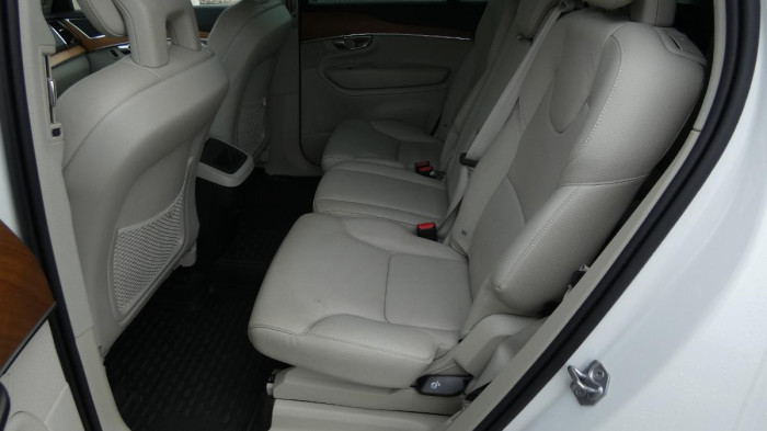 Volvo XC90 B5 AWD Momentum PRO 7 MÍST na operativní leasing