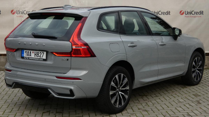 Volvo XC60 B4 mHEV AWD Plus Dark na operativní leasing