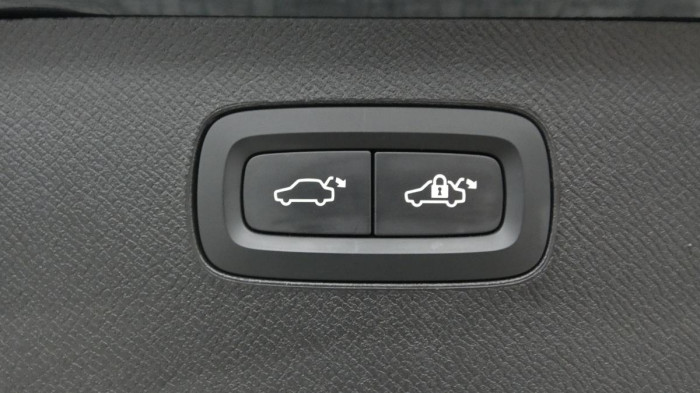 Volvo XC90 B5 AWD benzin Inscription Auto na operativní leasing