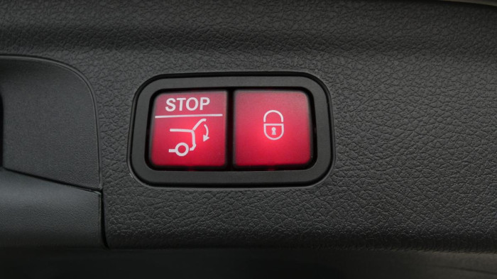 Volvo XC40 B3 PLUS DARK DCT na operativní leasing