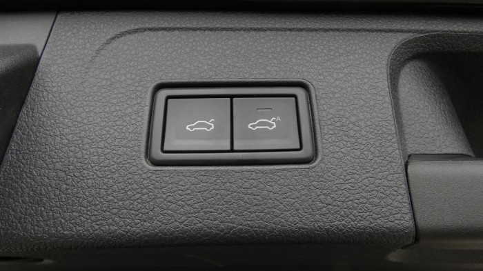 Volkswagen Passat Variant 2.0 TDI DSG Elegance na operativní leasing