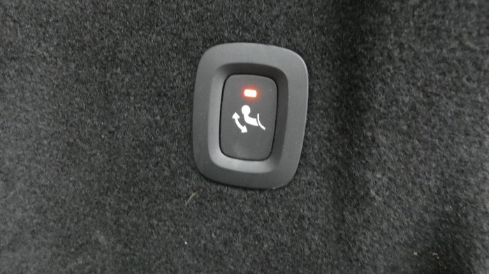 Volvo XC60 B4 AWD Momentum Pro na operativní leasing