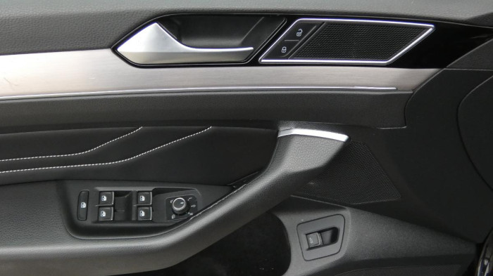 Volkswagen Passat Variant 2.0 TDI DSG Elegance na operativní leasing