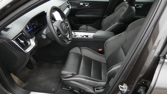 Volvo S60 B5 AWD Ultimate Dark na operativní leasing