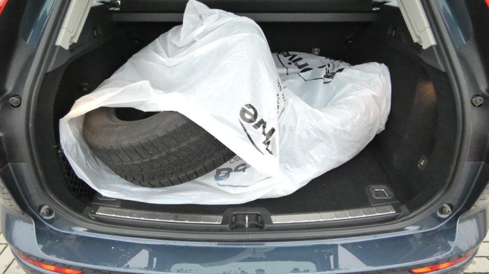 Volvo XC60 B4 AWD Momentum Pro na operativní leasing