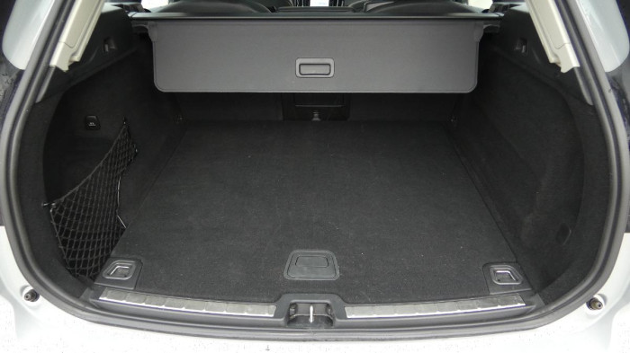 Volvo XC60 B4 mHEV AWD Plus Dark na operativní leasing