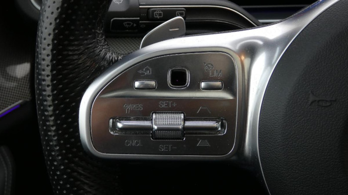 Volvo XC40 B3 PLUS DARK DCT na operativní leasing