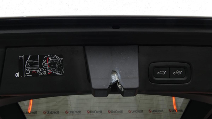 Volvo V90 B4 Drive-E AWD aut. Cross Coun na operativní leasing