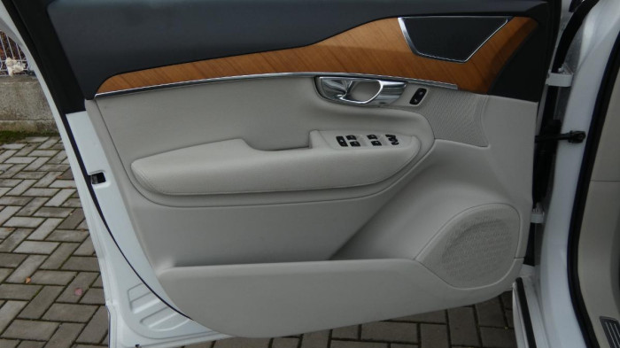 Volvo XC90 B5 AWD Momentum PRO 7 MÍST na operativní leasing