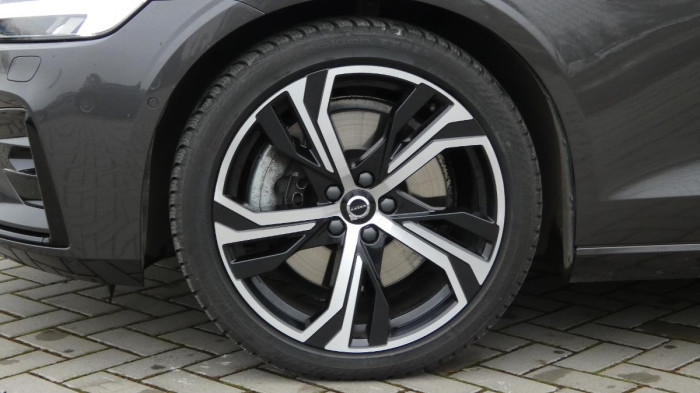 Volvo S60 B5 AWD Ultimate Dark na operativní leasing