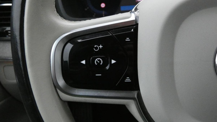 Volvo XC90 B5 AWD Drive-E Plus Bright na operativní leasing