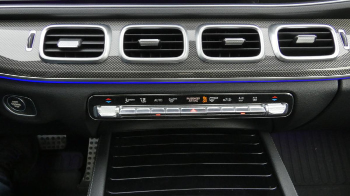 Volvo XC40 B3 PLUS DARK DCT na operativní leasing