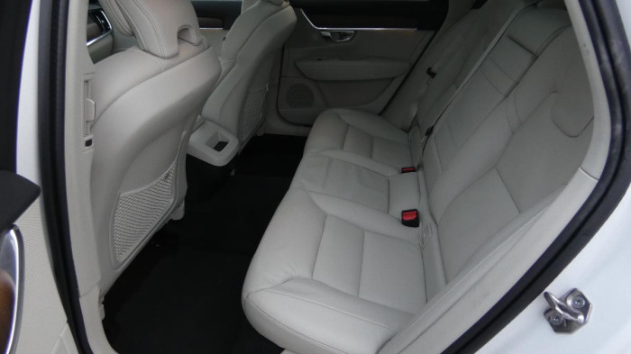 Volvo V90 B4 Drive-E AWD aut. Cross Coun na operativní leasing