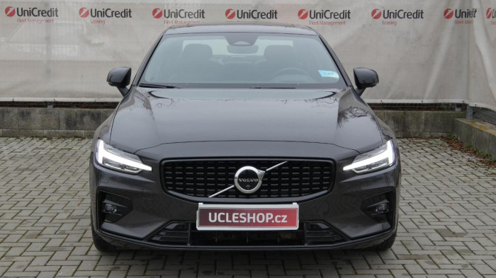 Volvo S60 B5 AWD Ultimate Dark na operativní leasing