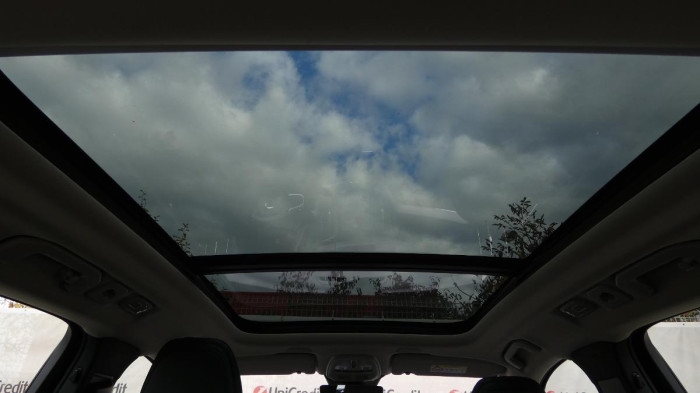 Volvo XC60 B4 mHEV AWD Plus Dark na operativní leasing