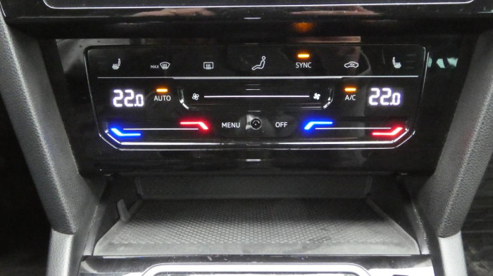 Volkswagen Passat Variant 2.0 TDI DSG Elegance na operativní leasing