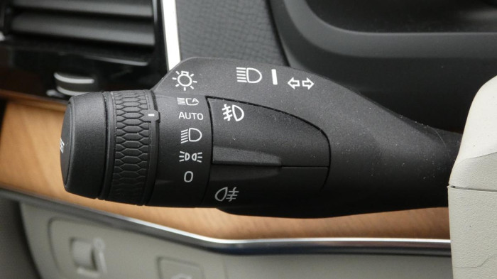 Volvo XC90 B5 AWD Momentum PRO 7 MÍST na operativní leasing