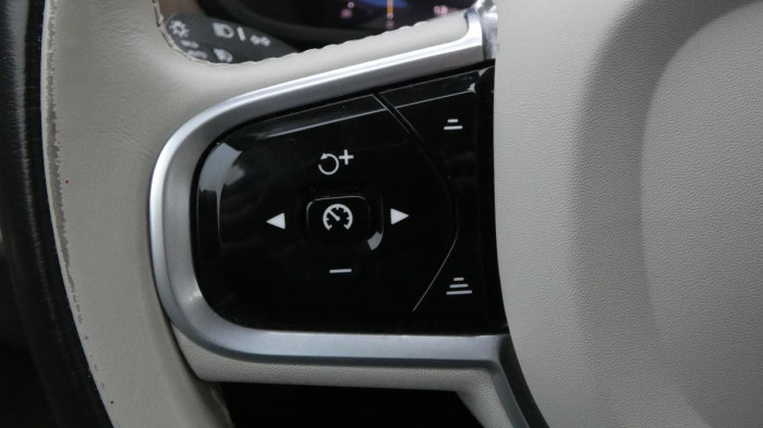 Volvo V90 B4 Drive-E AWD aut. Cross Coun na operativní leasing