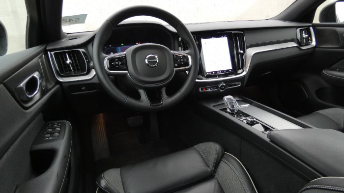 Volvo S60 B5 AWD Ultimate Dark na operativní leasing