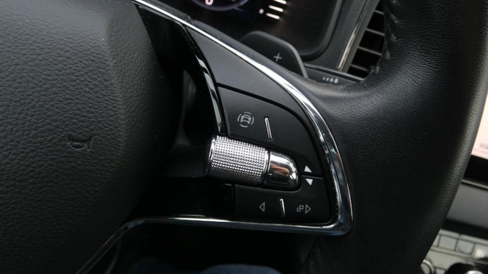 Škoda Karoq 1,5 TSI DSG Style na operativní leasing