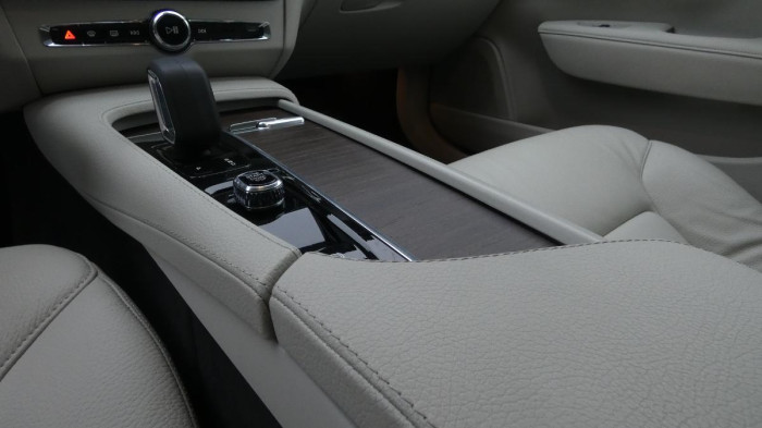 Volvo V90 B4 Drive-E AWD aut. Cross Coun na operativní leasing