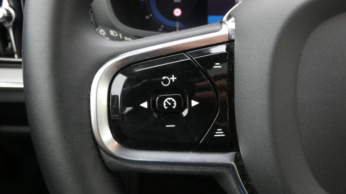 Volvo S60 B5 AWD Ultimate Dark na operativní leasing