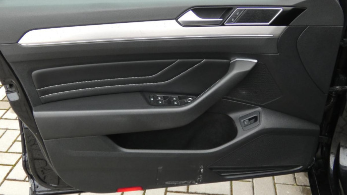Volkswagen Passat Variant 2.0 TDI DSG Elegance na operativní leasing