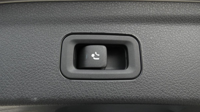 Volvo XC40 B3 PLUS DARK DCT na operativní leasing