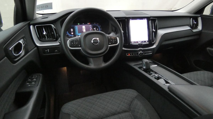 Volvo XC60 B4 AWD Momentum Pro na operativní leasing