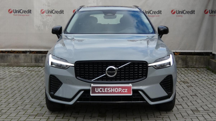 Volvo XC60 B4 mHEV AWD Plus Dark na operativní leasing