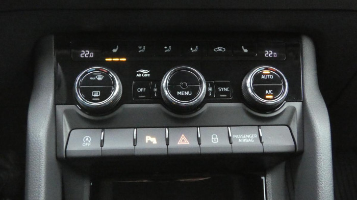 Škoda Karoq 1,5 TSI DSG Style na operativní leasing