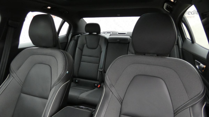 Volvo S60 B5 AWD Ultimate Dark na operativní leasing