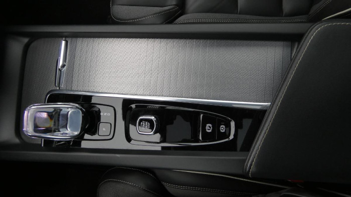 Volvo S60 B5 AWD Ultimate Dark na operativní leasing