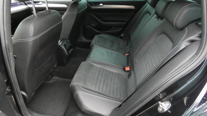 Volkswagen Passat Variant 2.0 TDI DSG Elegance na operativní leasing