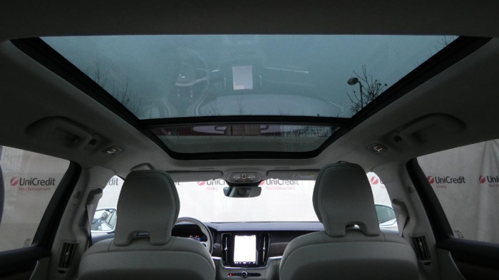 Volvo V90 B4 Drive-E AWD aut. Cross Coun na operativní leasing